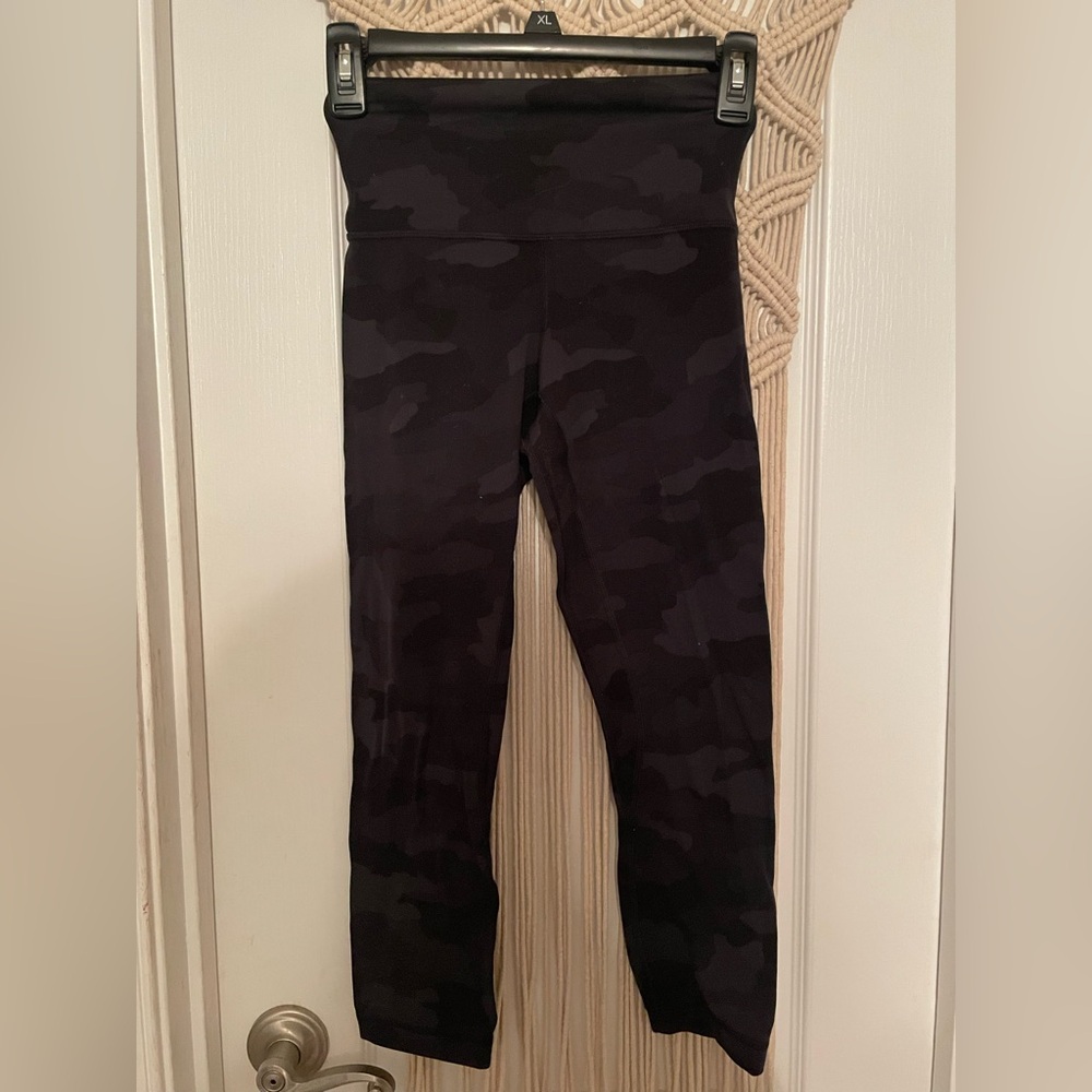 Lululemon Cropped Black Camouflage Leggings